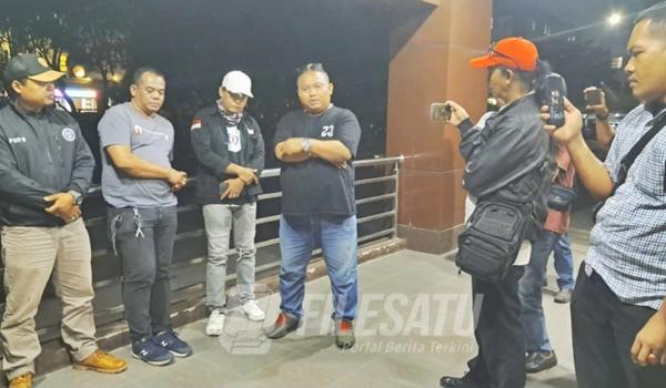 Korban-persekusi-saat-diwawancarai-awak-media