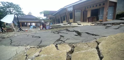 Tanah Bergerak
